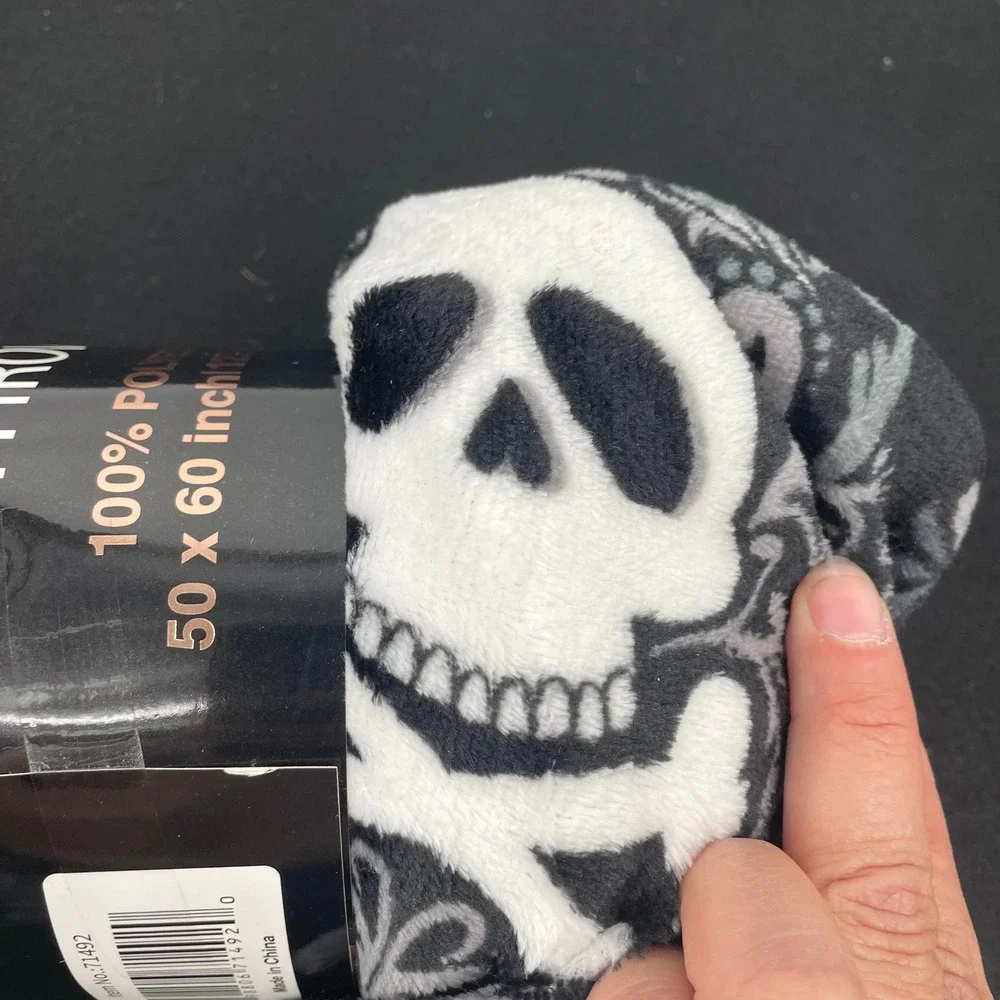Jennifer Ashley Skull Damask Throw Blanket Black White Grey 50x60 Plush Fleece